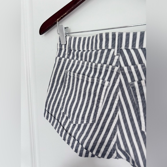 Stripped shorts soft material size 4 H&M like boxer shorts style - Picture 2 of 9